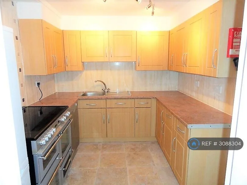 7 bedroom end of terrace house for rent