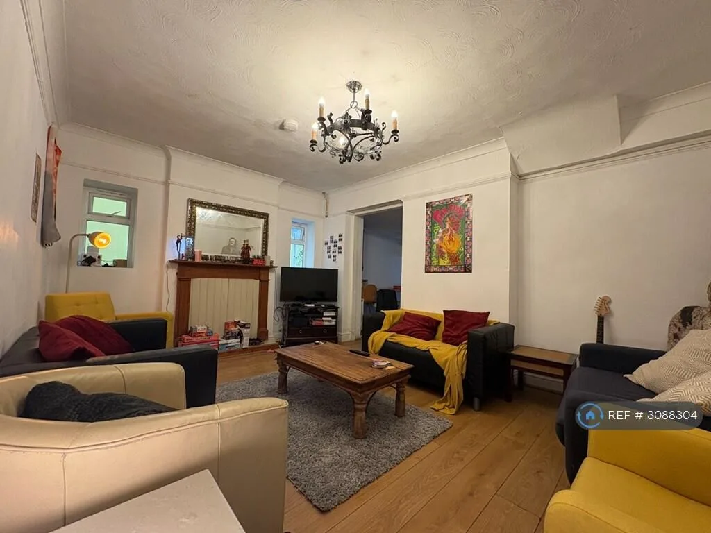7 bedroom end of terrace house for rent