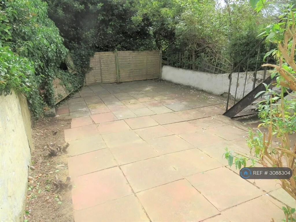 7 bedroom end of terrace house for rent