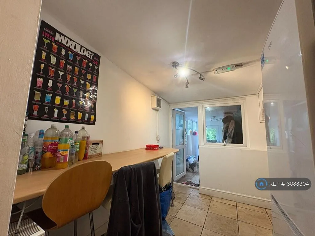 7 bedroom end of terrace house for rent