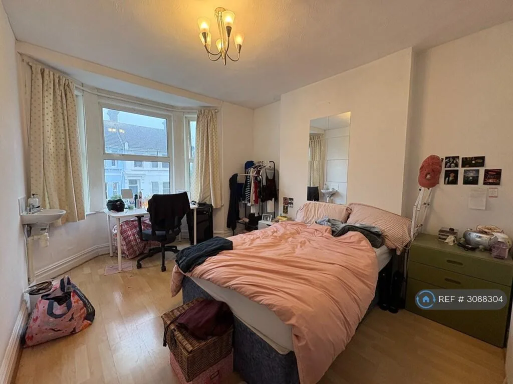 7 bedroom end of terrace house for rent