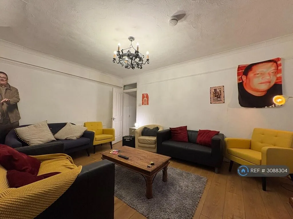 7 bedroom end of terrace house for rent