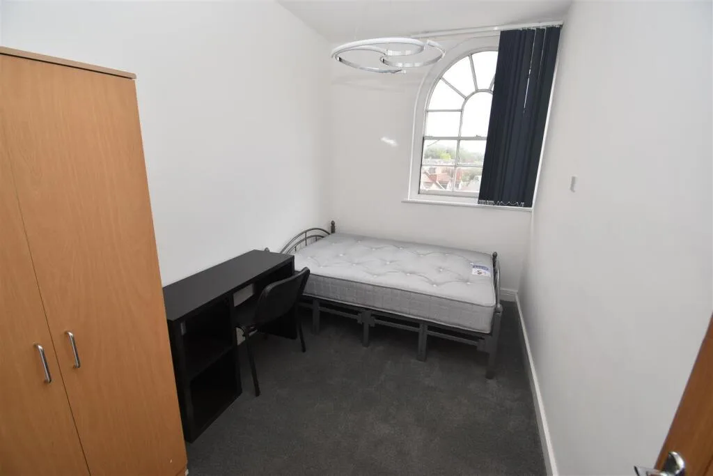 4 bedroom flat for rent