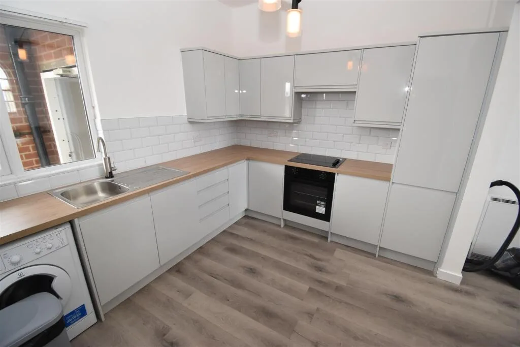 4 bedroom flat for rent