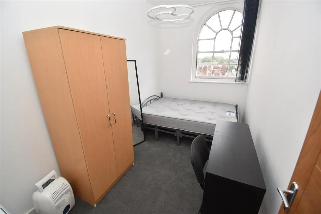 4 bedroom flat for rent