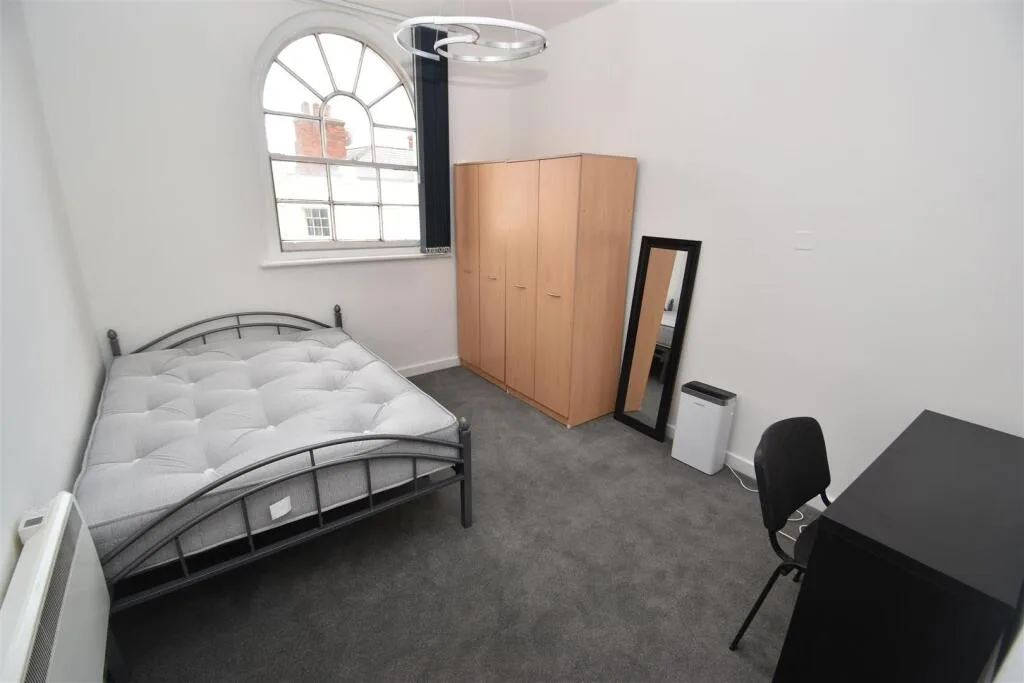 4 bedroom flat for rent