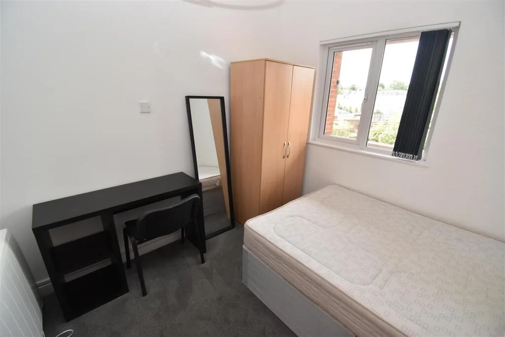 4 bedroom flat for rent