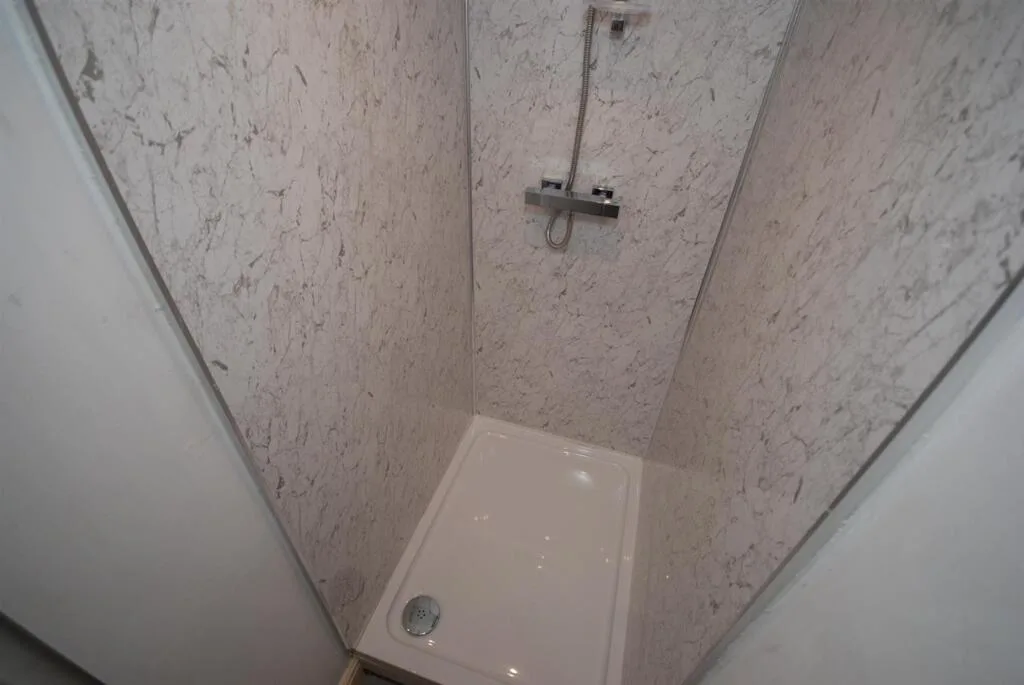 5 bedroom flat for rent