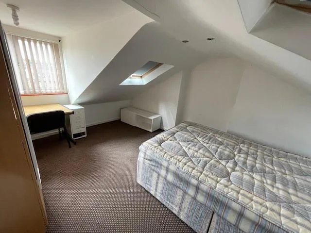 8 bedroom house for rent