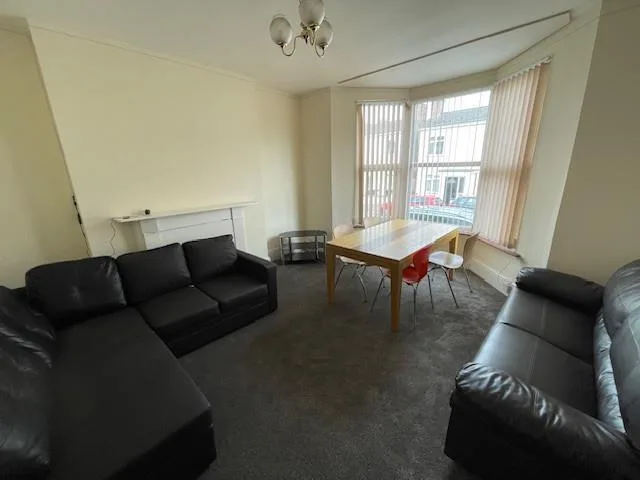 8 bedroom house for rent