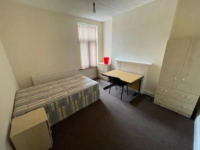8 bedroom house for rent