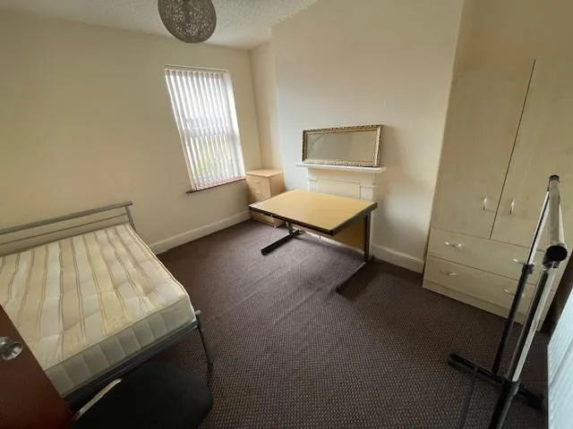 8 bedroom house for rent