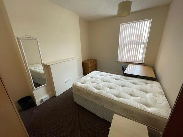 8 bedroom house for rent