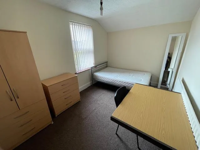 8 bedroom house for rent