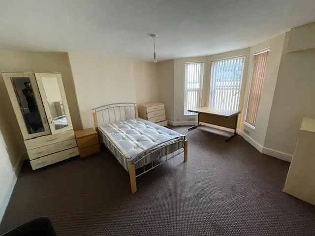 8 bedroom house for rent