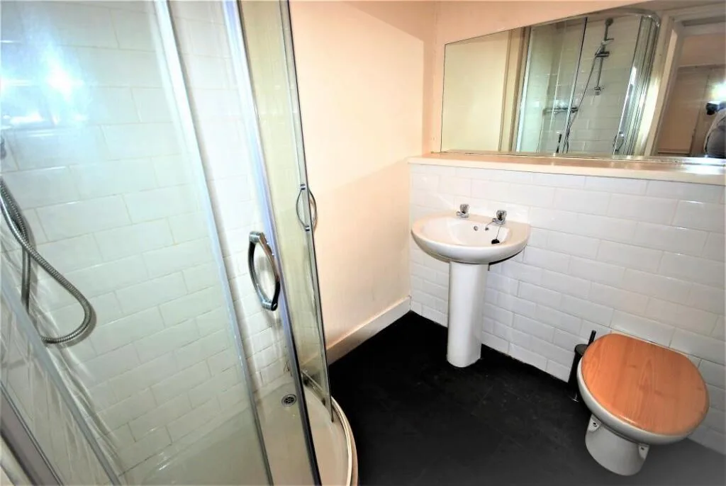 6 bedroom house for rent