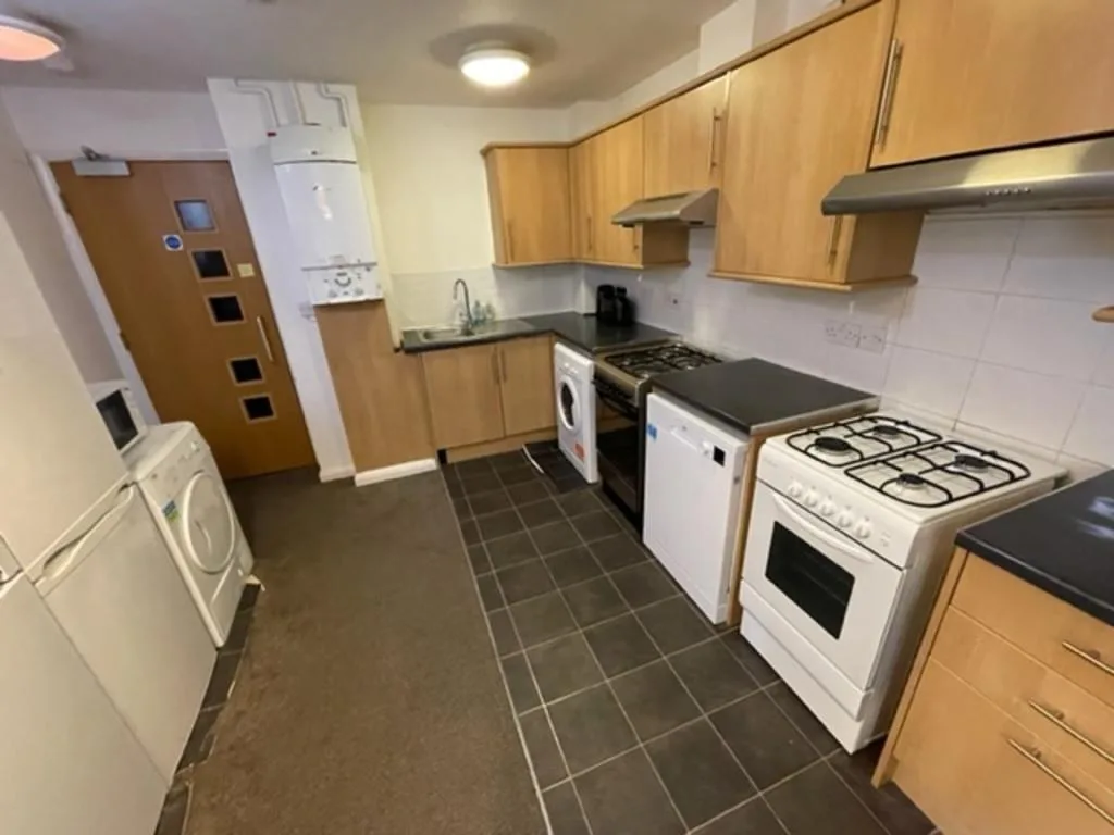 7 bedroom apartment for rent