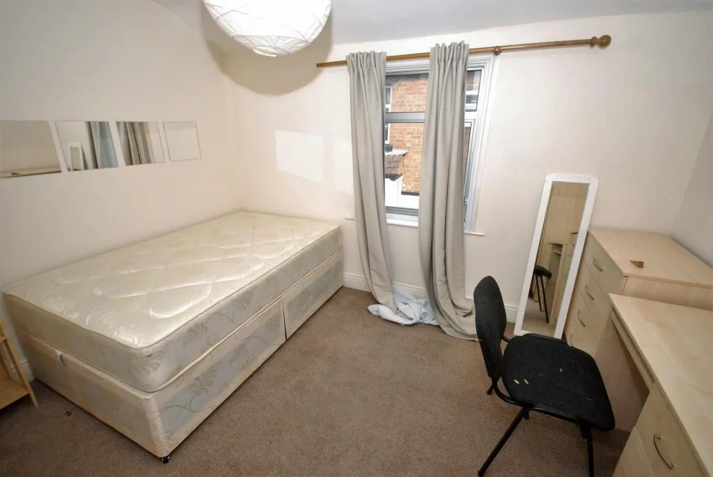 6 bedroom house for rent