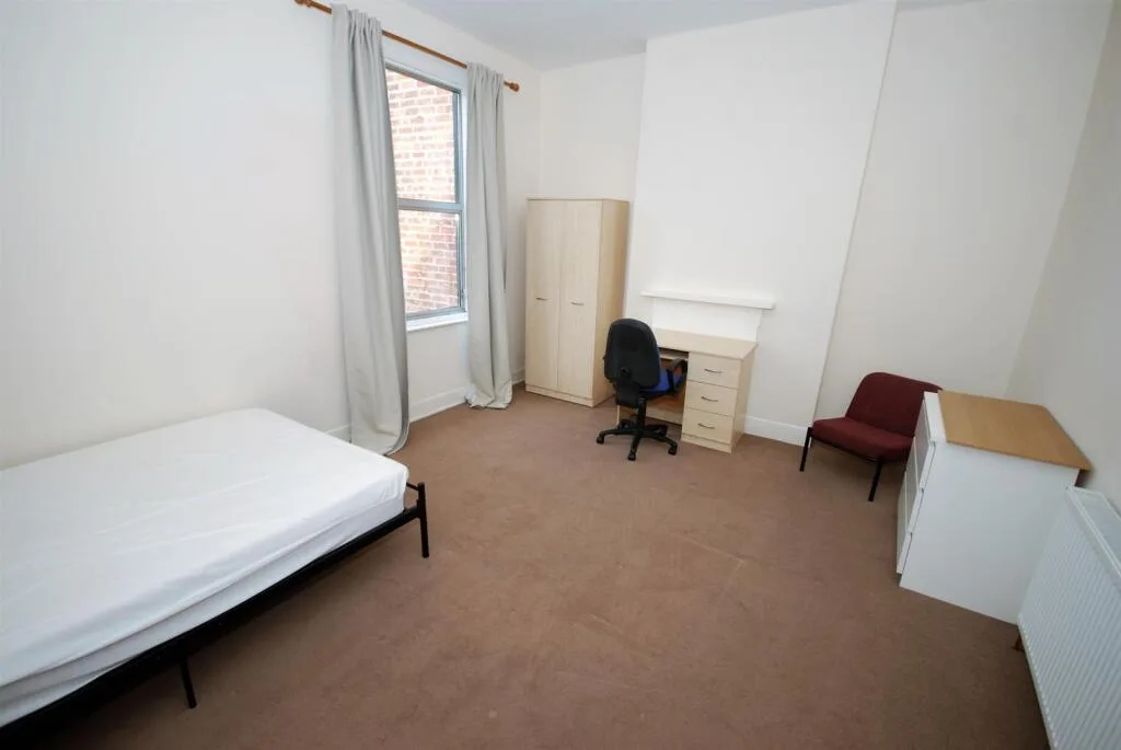 6 bedroom house for rent
