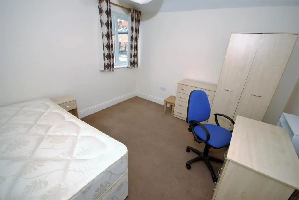 6 bedroom house for rent