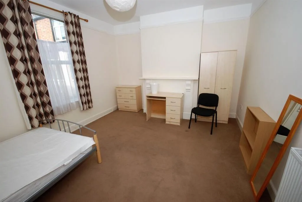 6 bedroom house for rent