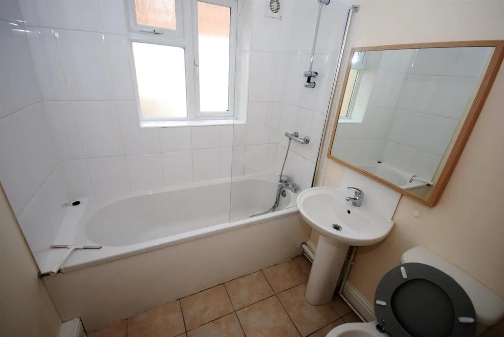 6 bedroom house for rent