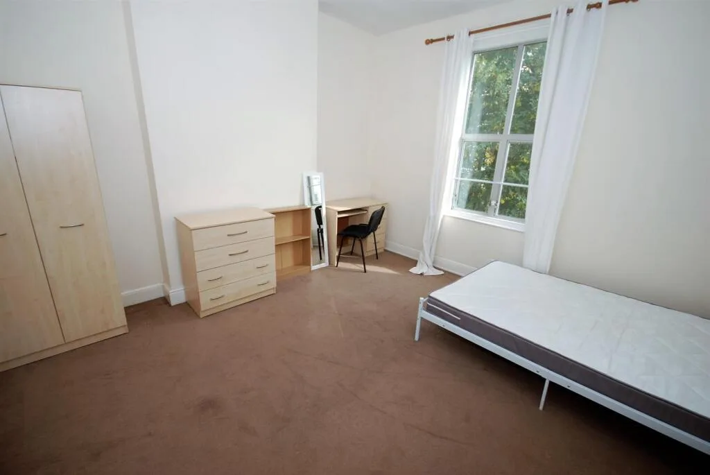 6 bedroom house for rent