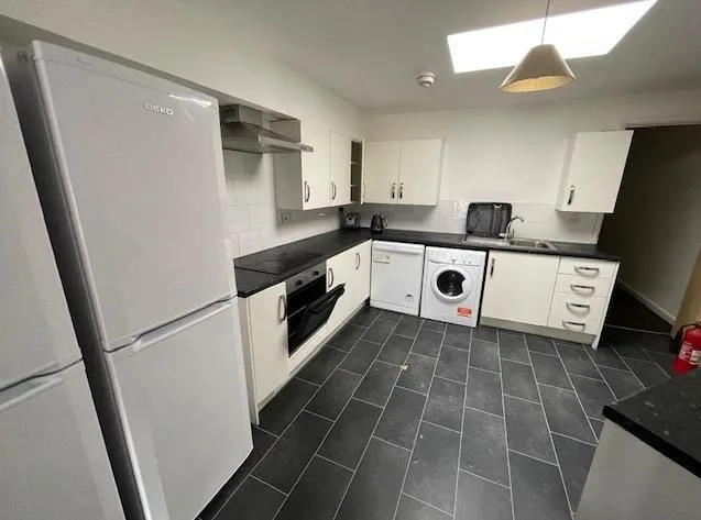 6 bedroom apartment for rent