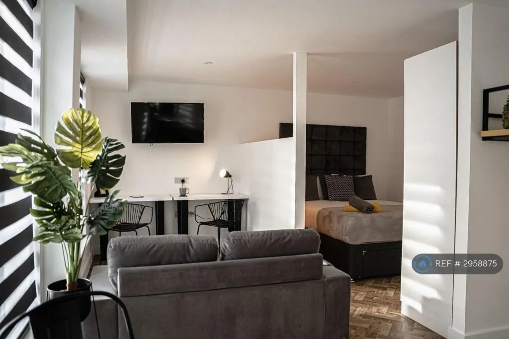 Studio flat for rent