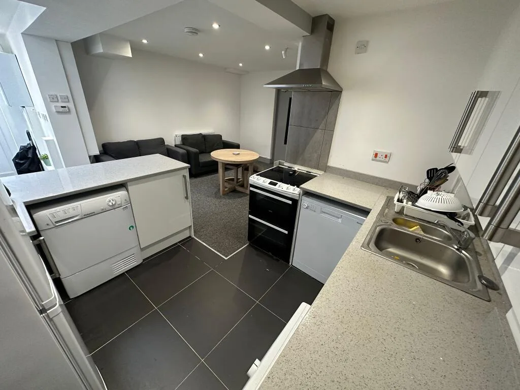 4 bedroom flat for rent