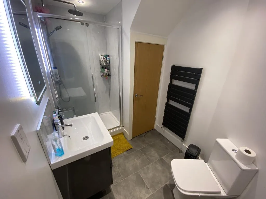 6 bedroom house for rent