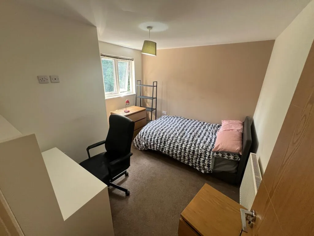 6 bedroom house for rent