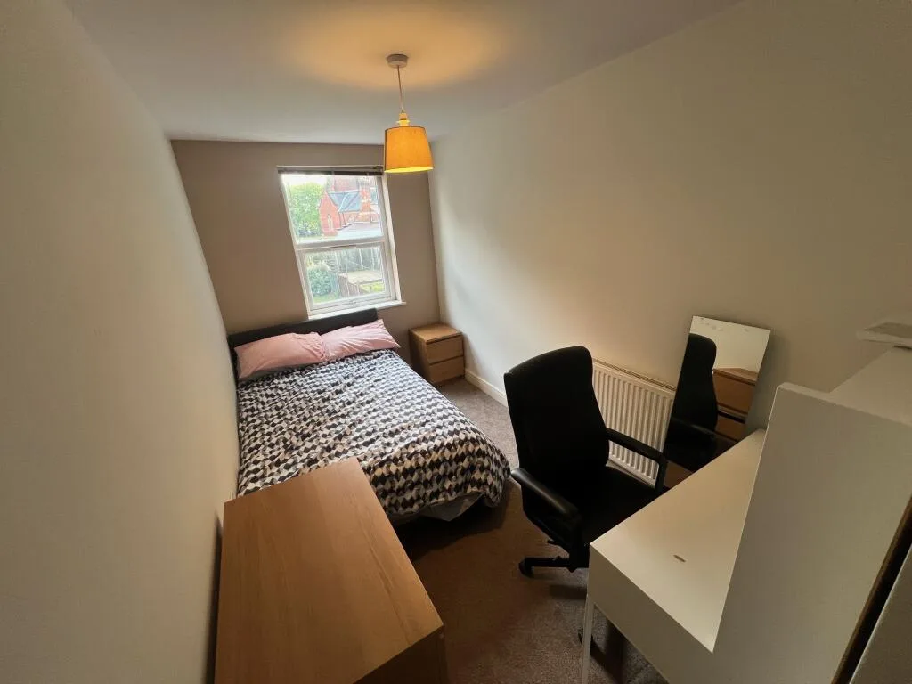 6 bedroom house for rent