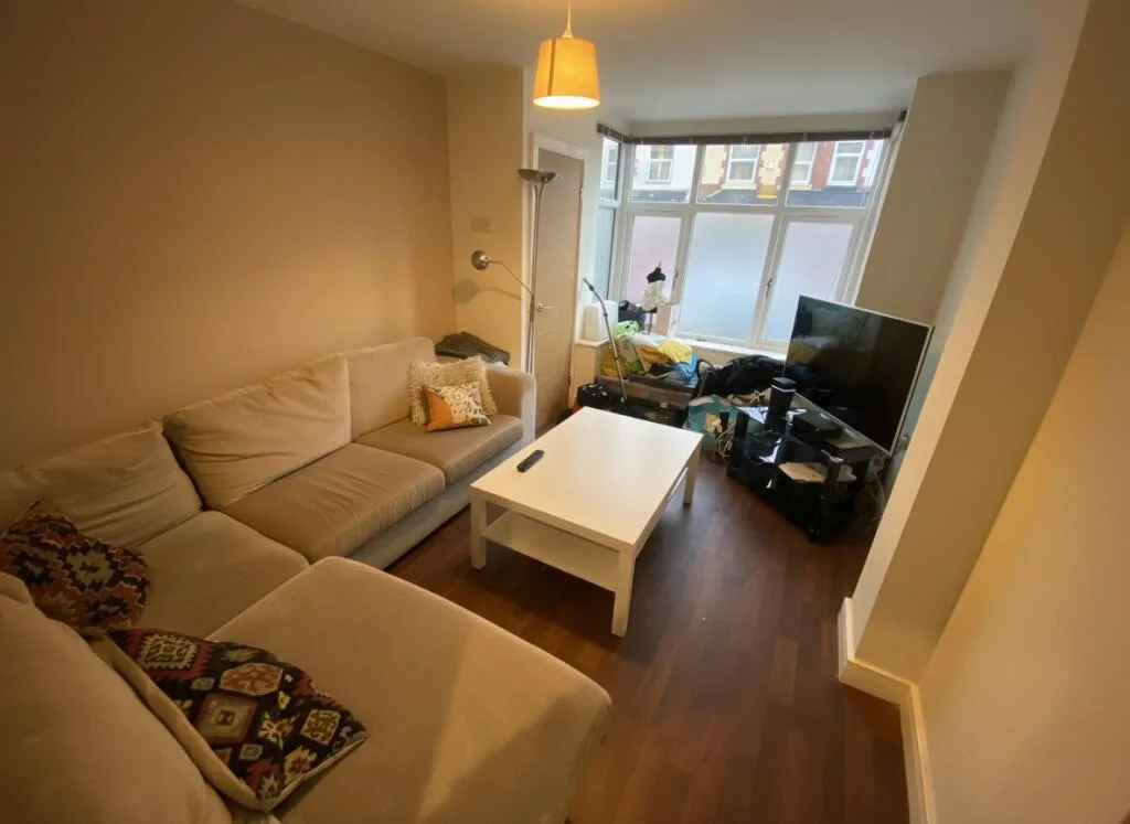 6 bedroom house for rent