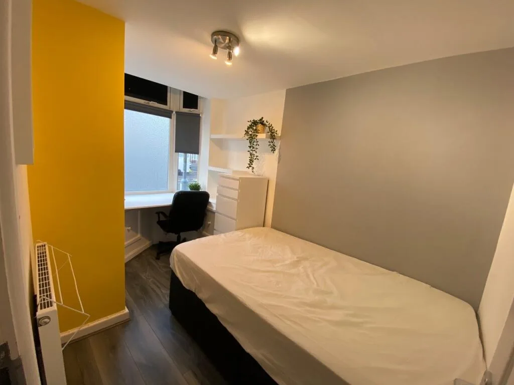6 bedroom house for rent