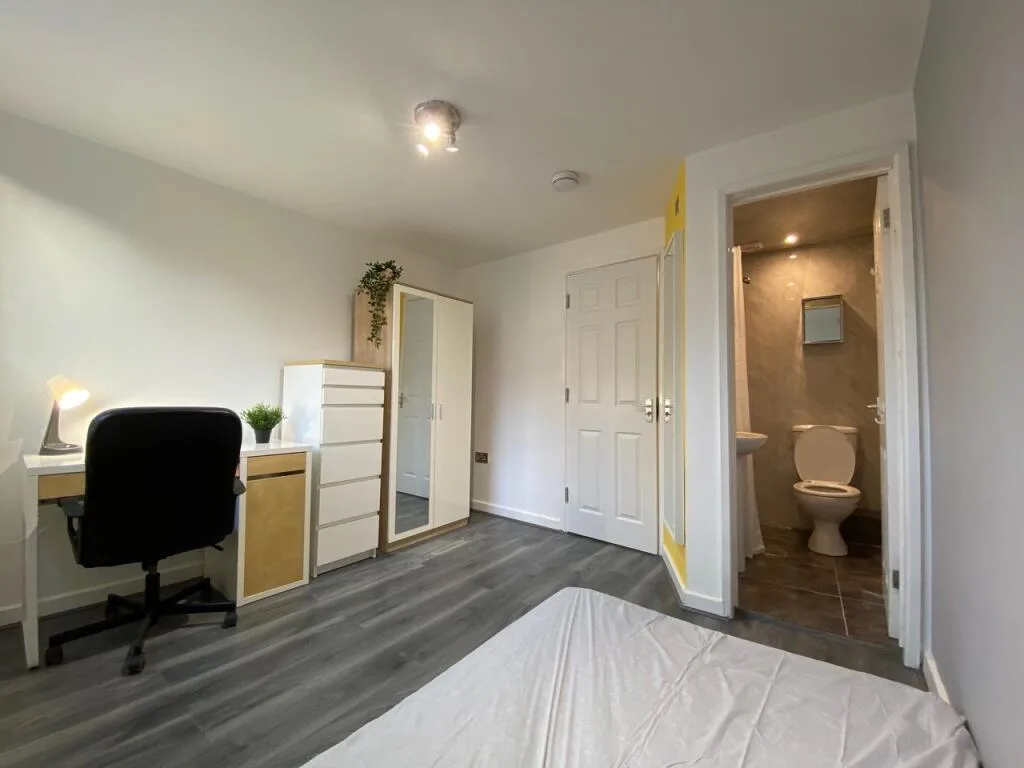 6 bedroom house for rent