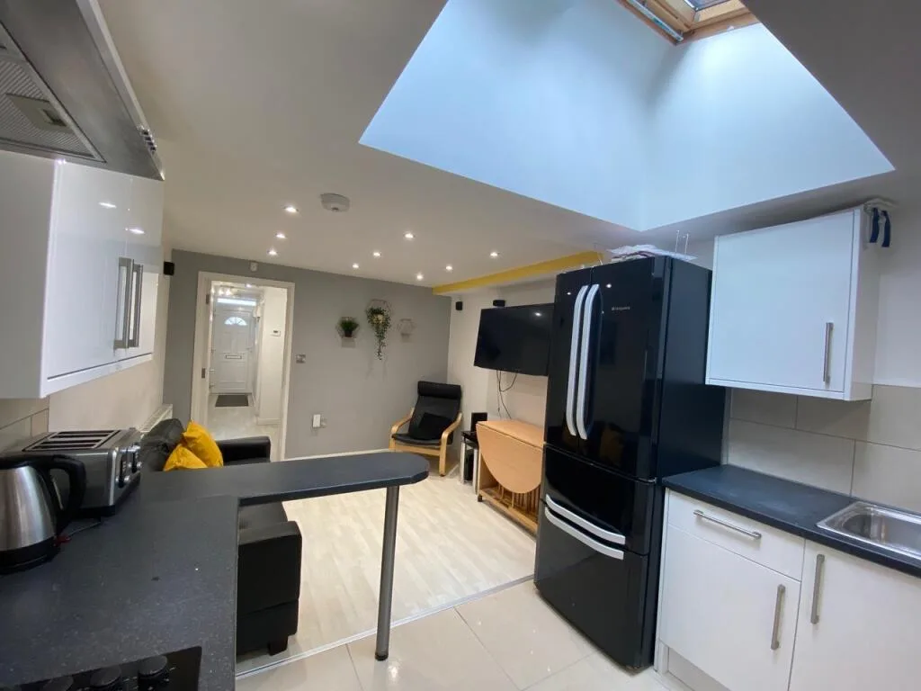 6 bedroom house for rent