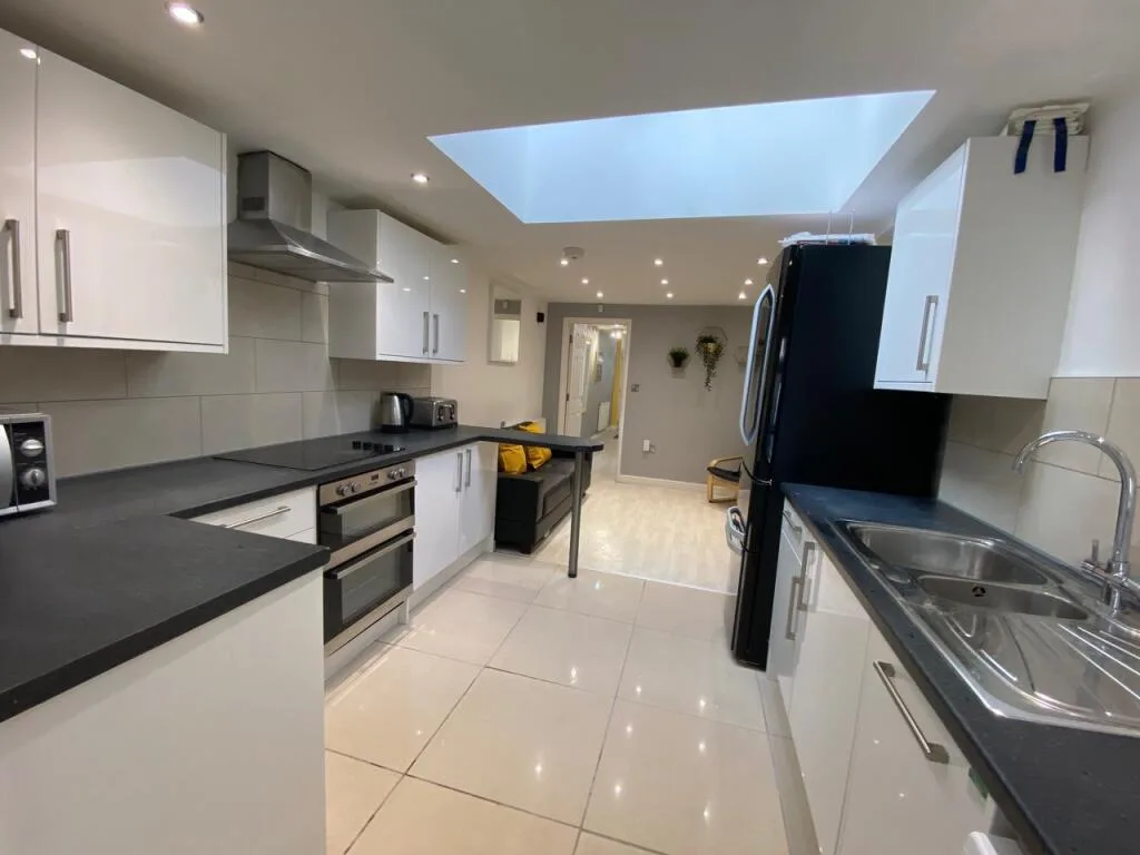 6 bedroom house for rent