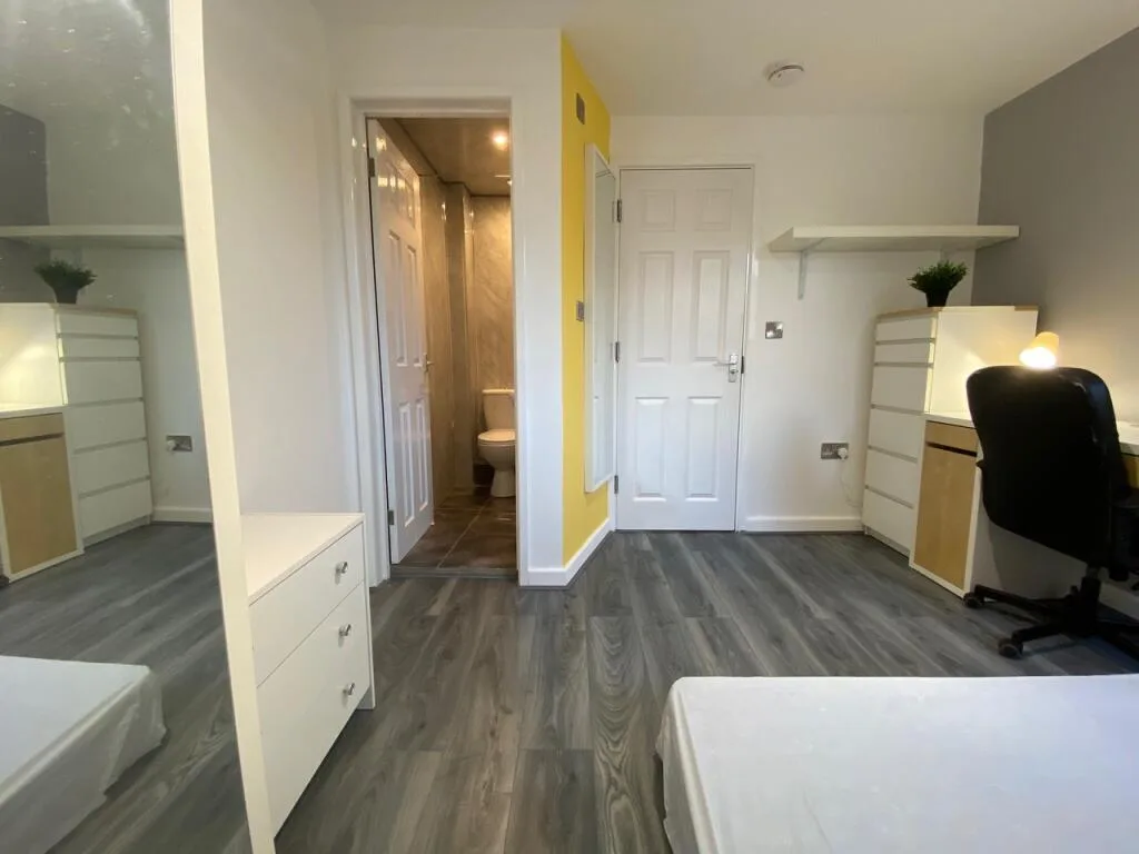 6 bedroom house for rent