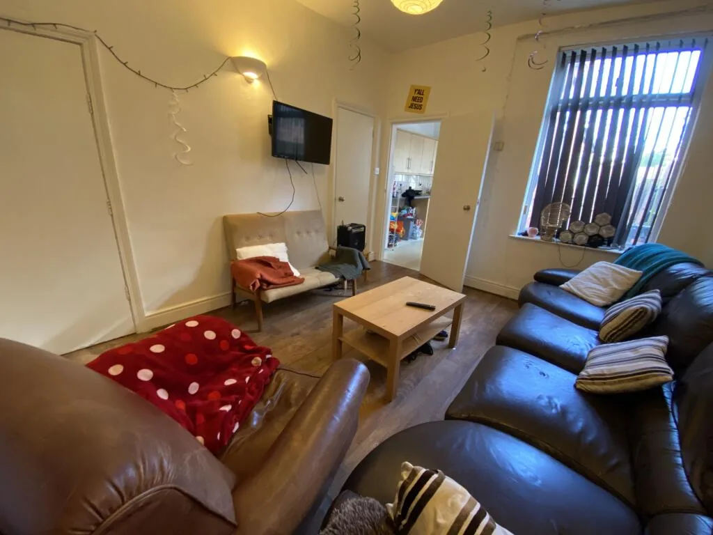 6 bedroom house for rent