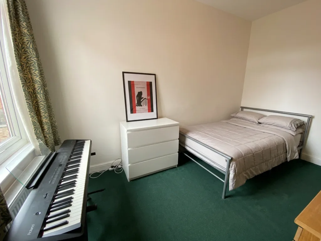 6 bedroom house for rent