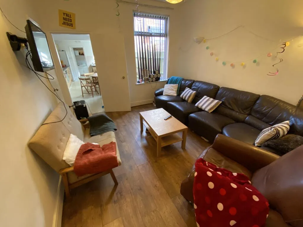 6 bedroom house for rent