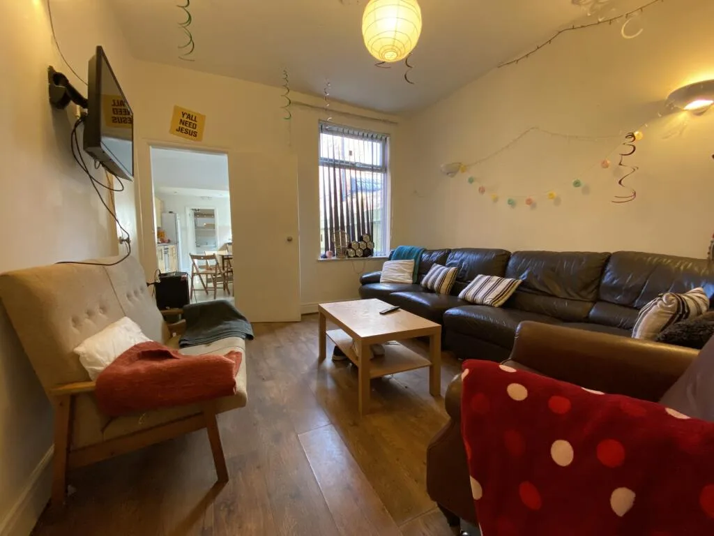 6 bedroom house for rent