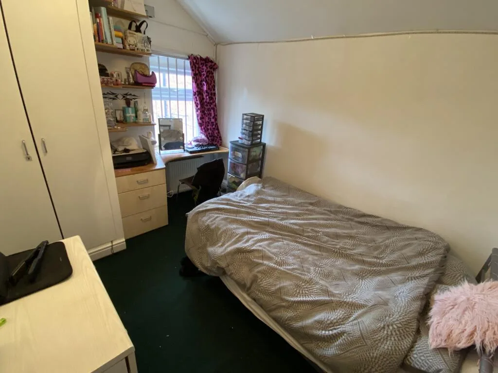 6 bedroom house for rent