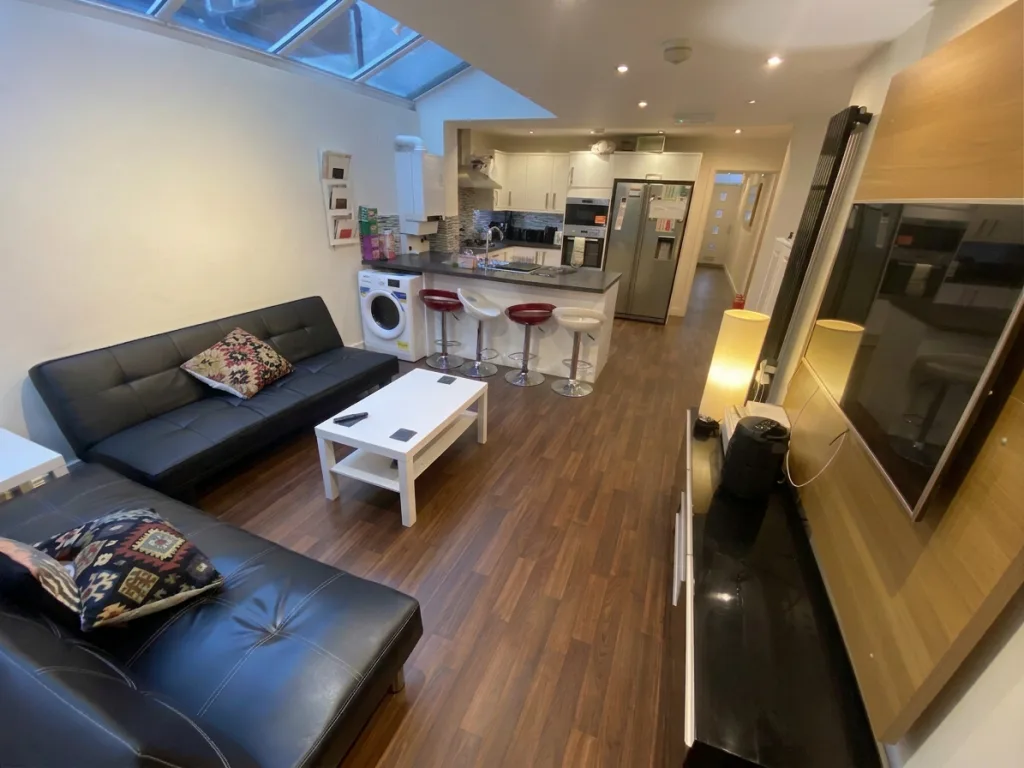 6 bedroom house for rent
