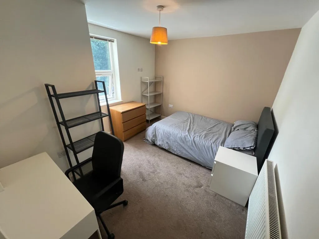 6 bedroom house for rent