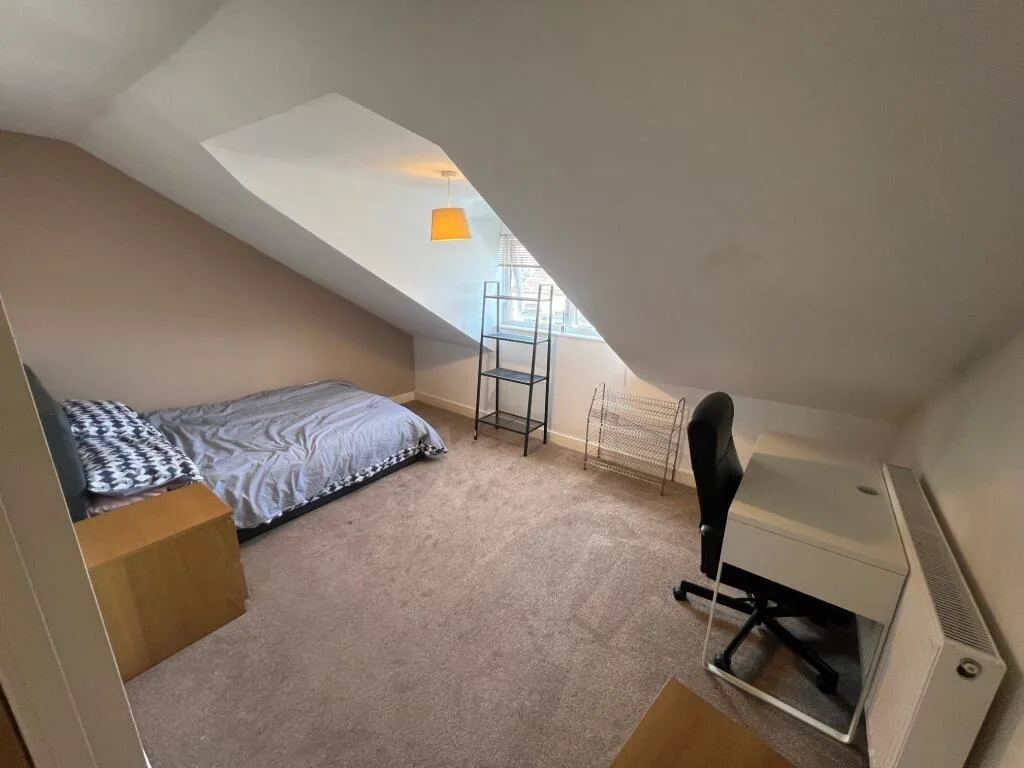 6 bedroom house for rent