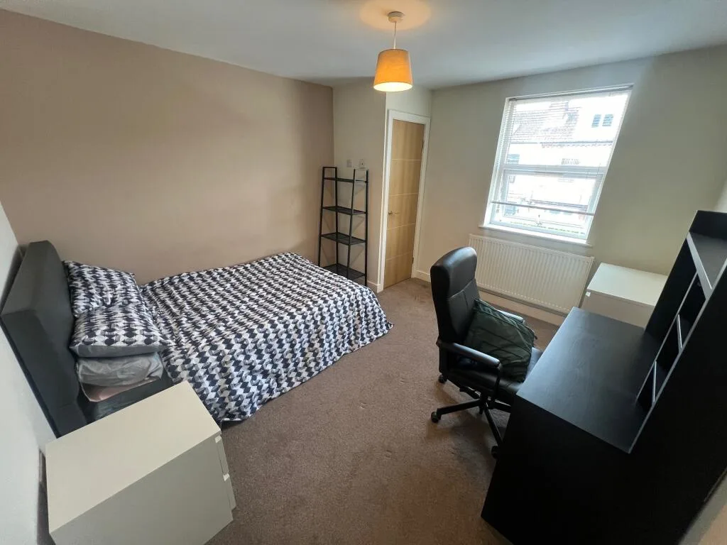 6 bedroom house for rent