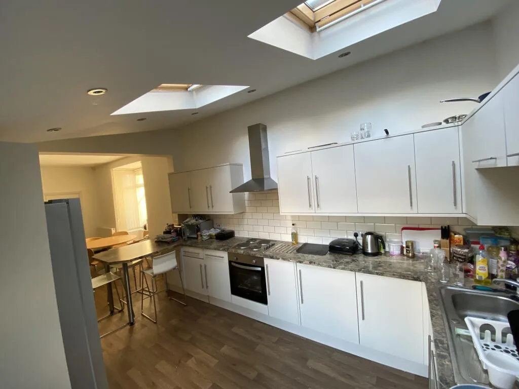 6 bedroom house for rent