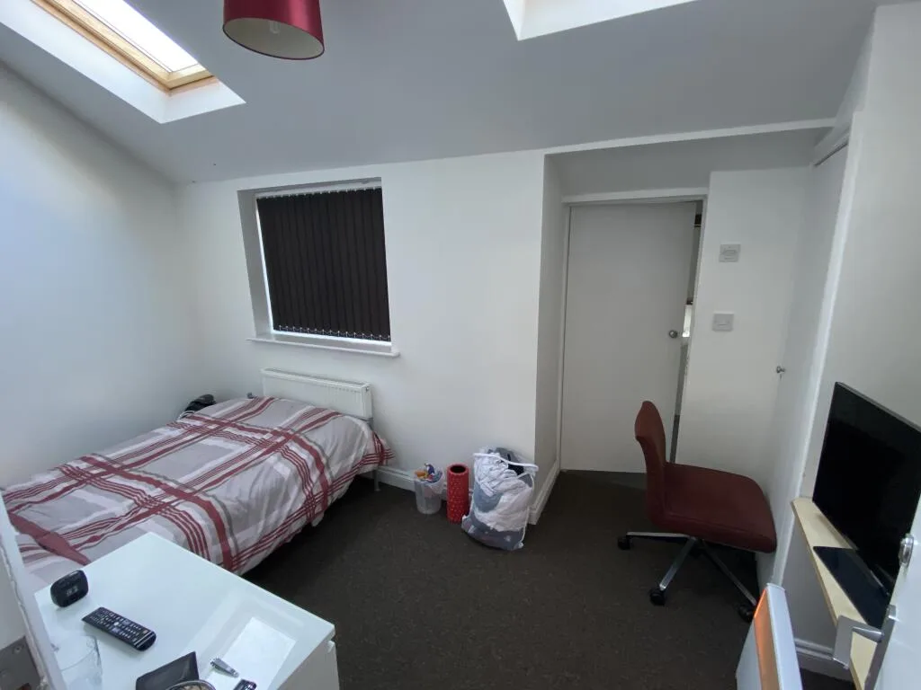 6 bedroom house for rent